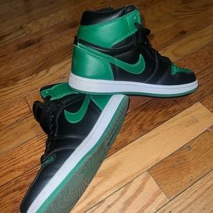 Air Jordan Zoom Mids size 5.5 boys. Worn a few times still in great condition!